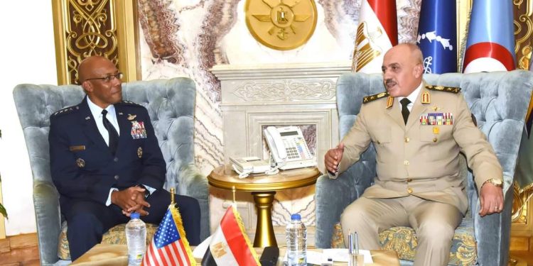 جانب من لقاء رئيس أركان حرب القوات المسلحة بنظيره الأمريكي