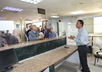 الدكتور إبراهيم صابر محافظ القاهرة يتفقد المركز التكنولوجي بحي الزيتون