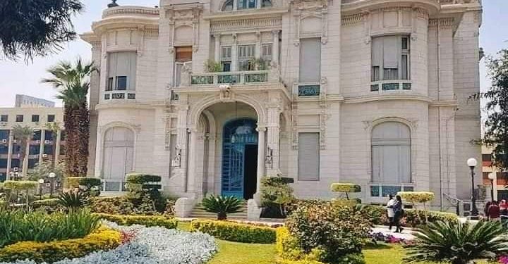 فنان يعتدى على طبيب الطوارئ بمستشفى عين شمس التخصصى ورئيس الجامعة يحيل الواقعة للنيابة