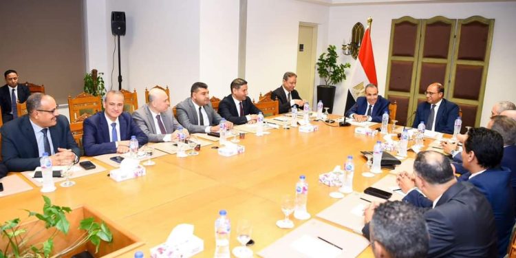 وزير الخارجية يلتقي رؤساء تحرير الصحف المصريه والإعلاميين