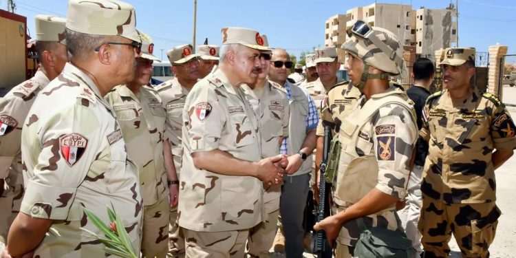 رئيس أركان حرب القوات المسلحة يتفقد تأمين معبر رفح البري