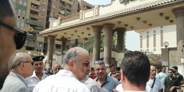 جانب من زيادة محافظ القاهرة لحي حلوان