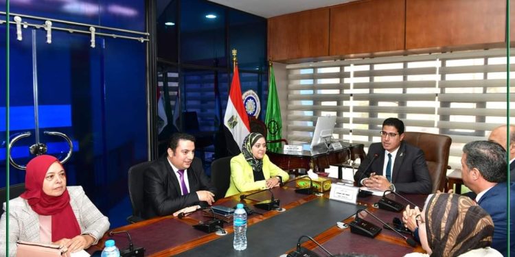 جانب من لقاء نائب محافظ الدقهلية بلجنة المشروعات الخضراء الذكية