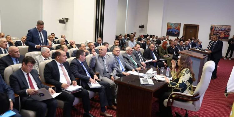 جانب من اجتماع وزيرة التنمية المحلية بسكرتيري العموم