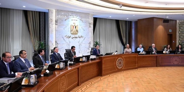 جانب من المؤتمر الصحفي لوزير المالية بحضور رئيس الوزراء