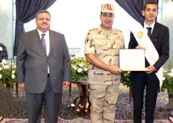 جانب من تكريم قوات الدفاع الشعبي والعسكري للمتفوقين دراسيا