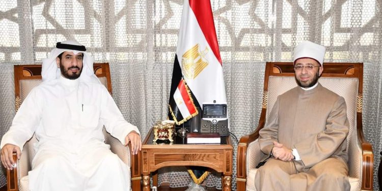 وزير الأوقاف الدكتور أسامة الأزهري يستقبل مدير عام بيت الزكاة الكويتي الدكتور ماجد العازمي