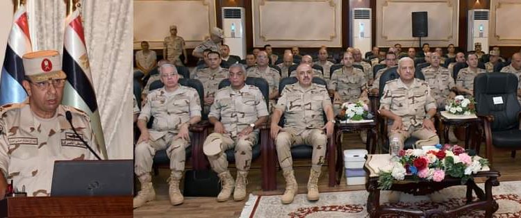 وزير الدفاع يتفقد قاعدة محمد نجيب العسكرية