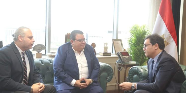 وزير الثقافة مع الفنان تامر عبد المنعم والمخرج خالد جلال