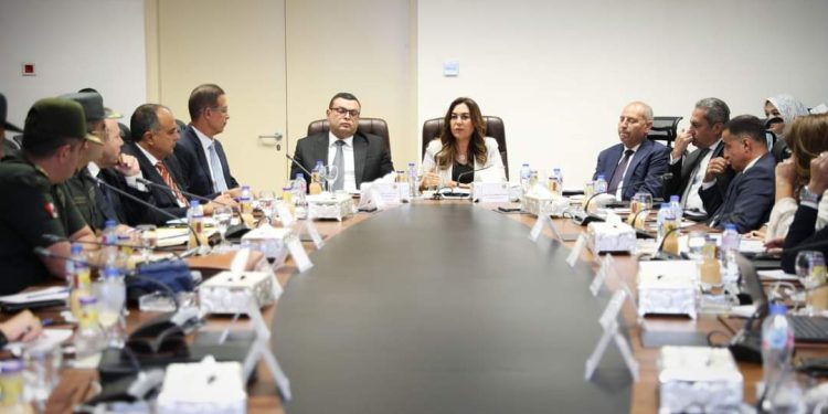 جانب من اجتماع وزيرة التنمية المحلية والإسكان ومحافظ القاهرة