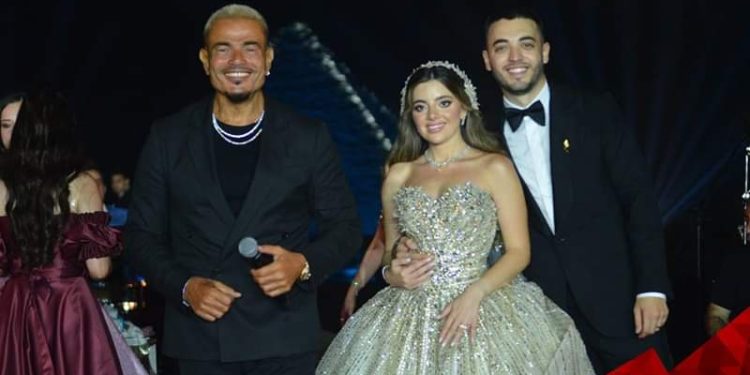 عمرو دياب مع العروسين فلك وعمرو