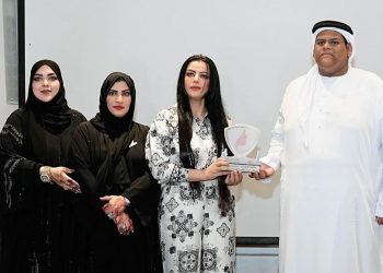 كفا البصيلة خلال تكريمها