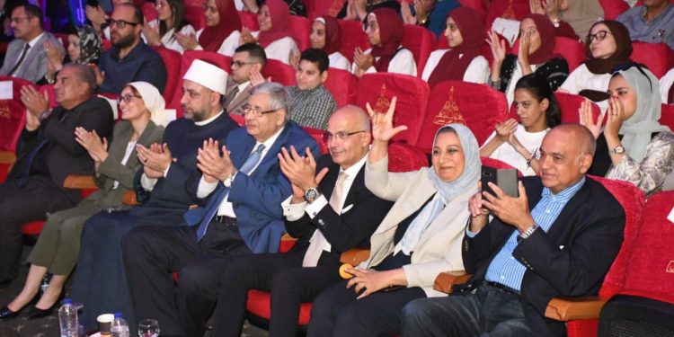معسكر عين شمس تبدع باختلاف