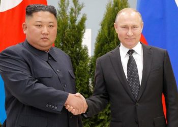 الرئيس الروسى فلاديمير بوتين والزعيم الكوري الشمالي كيم جونج أون