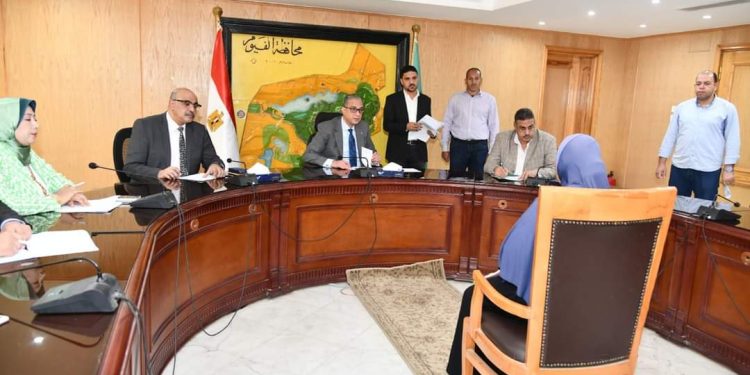 جانب من اجتماع محافظ الفيوم بالمواطنين