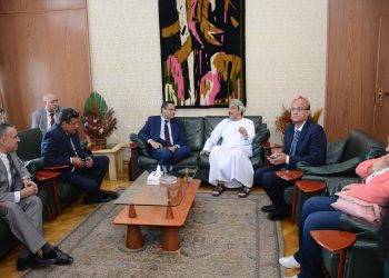 جانب من لقاء الصحفيين بالسفير عبدالله بن ناصر الرحبى سفير سلطنة عمان بالقاهرة