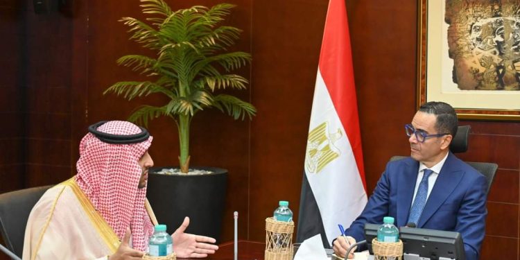 وزير الاستثمار والتجارة جانب من لقاء الخارجية عبد العزيز السكران وكيل الهيئة العامة للتجارة الخارجية السعودية