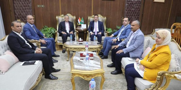 اللواء إبراهيم أبو ليمون محافظ المنوفية يستقبل السفير رضا الطايفي مدير صندوق مكتبات مصر