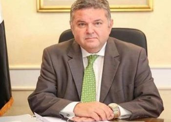 هشام توفيق وزير قطاع الأعمال العام السابق