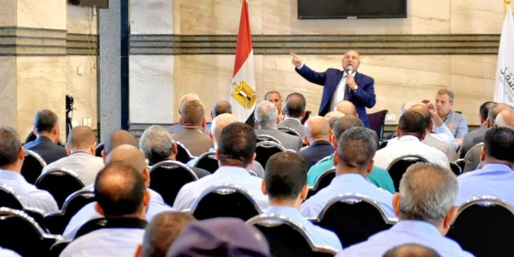 جانب من اجتماع الفريق مهندس كامل الوزير بقيادات السكك الحديدية