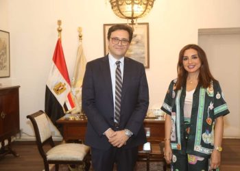وزير الثقافة يستقبل المطربة الكبيرة أنغام