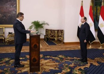 جانب من حلف اليمين القانونية لرئيس المخابرات العامة الجديد أمام الرئيس