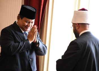 وزير الأوقاف يقدم التهنئة لرئيس إندونيسيا