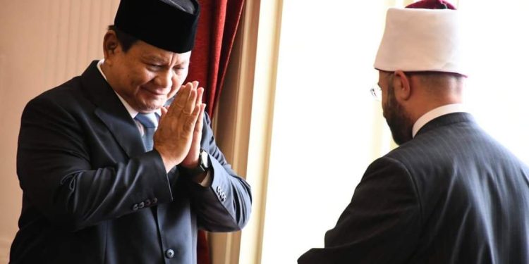 وزير الأوقاف يقدم التهنئة لرئيس إندونيسيا