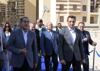 جانب من جولة رئيس الوزراء في السويس