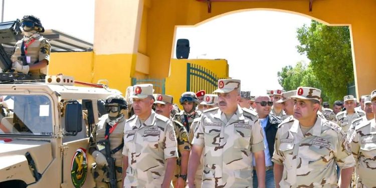جانب من تفقد رئيس أركان القوات المسلحة د إجراءات التأمين على الإتجاه الإستراتيجى الجنوبي