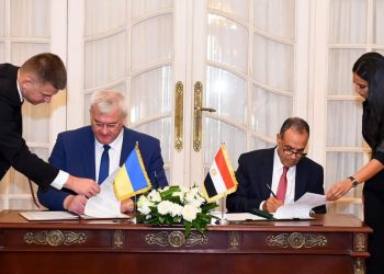 جانب من توقيع مذكرة التفاهم بين وزيري الخارجية المصري والأوكراني