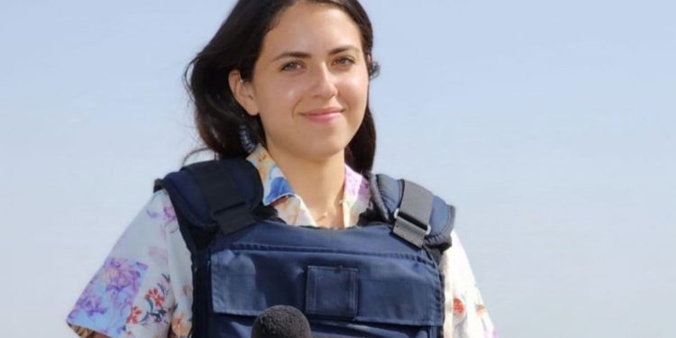 مراسلة قناتي العربية والحدث المستقبلة لانا كلغاصي