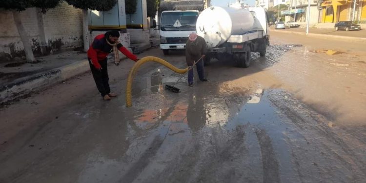 جانب من كسح مياه الأمطار من مصيف بلطيم