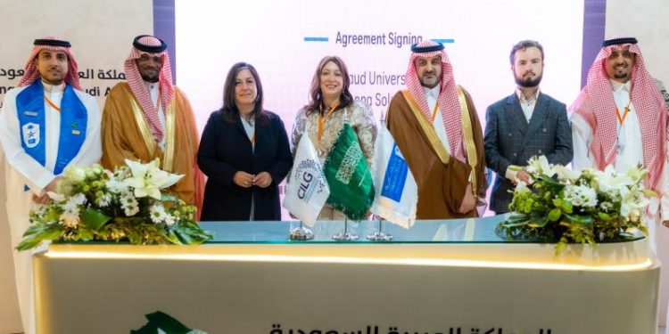 جانب من مشاركة جامعة الملك سعود في المنتدى الحضري العالمي بالقاهرة