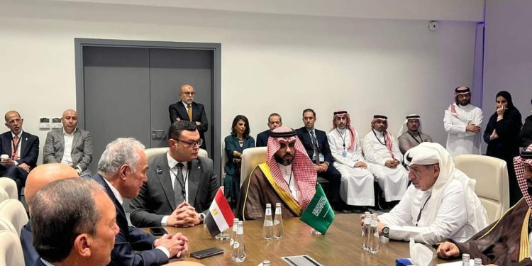 جانب من اجتماع وزير الإسكان بمجلس الأعمال المصري السعودي في الرياض
