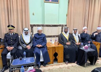 وفد رسمي من دولة الإمارات العربية يقدم واجب العزاء لشيخ الأزهر الشريف في وفاة شقيقته