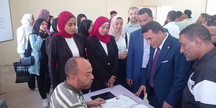 جامعة مدينة السادات تستقبل الطلاب الراغبين فى سحب استمارات الترشح فى انتخابات الاتحادات الطلابية