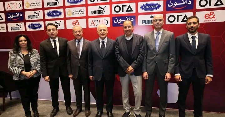 هاني أبو ريدة رئيس الاتحاد المصري لكرة القدم وقائمته