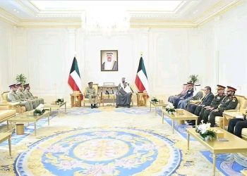 ولي العهد الكويتي يستقبل رئيس هيئة الأركان الباكستاني