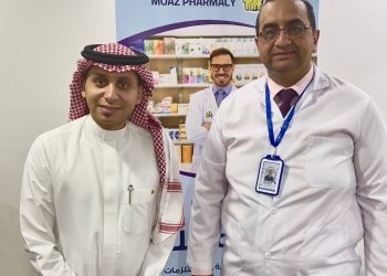 المدير التنفيذي دكتور معاذ ومشرف الصيدليات دكتور احمد عبدالله