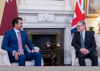 أمير قطر يعقد جلسة مباحثات مع رئيس الوزراء البريطاني في لندن