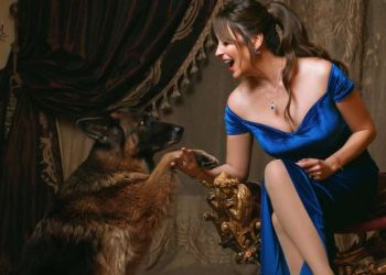 بصحبة كلب .. نرمين الفقي في أحدث ظهور لها