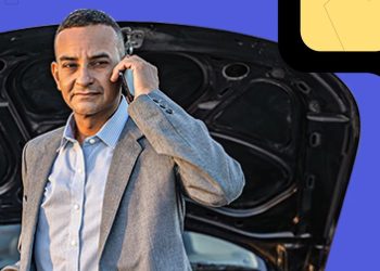 مواطن يتصل بشركة التأمين ـ أرشيفية