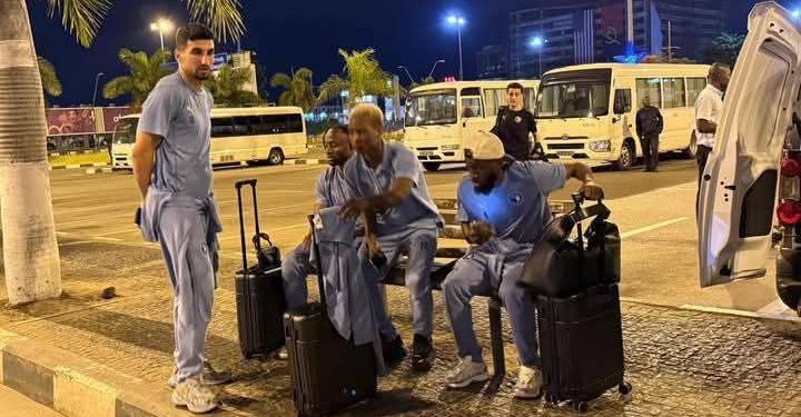 لاعبي بيراميدز في مطار لواندا بأنحولا