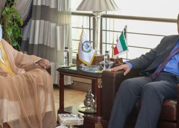 جانب من اجتماع سفير الكويت لدى مصر مع رئيس البرلمان العربي