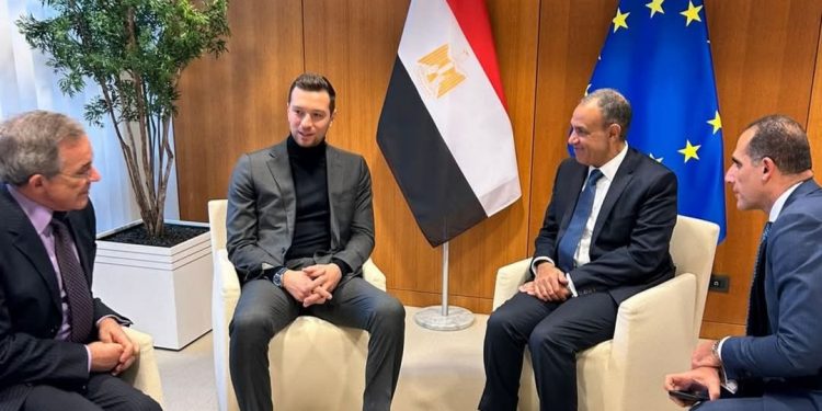 جانب من لقاء وزير الخارجية يلتقي رئيس " الوطنيون من أجل أوروبا "