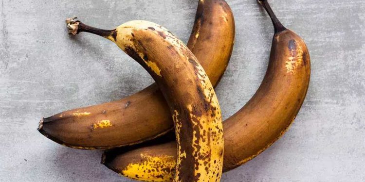تعرف على الموز البني وفوائده.. وسر البقع البنية