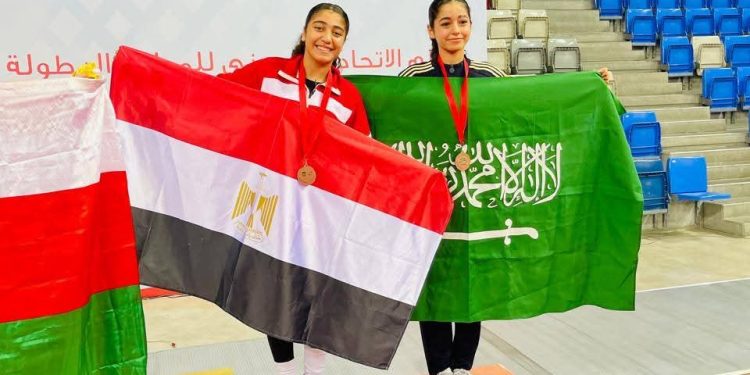 فوز بنت بني سويف ببرونزية البطولة العربيه لسيف المبارزة