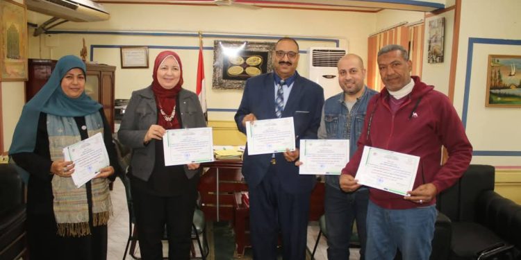 تكريم إدارة المدرسة المنتجه ببني سويف