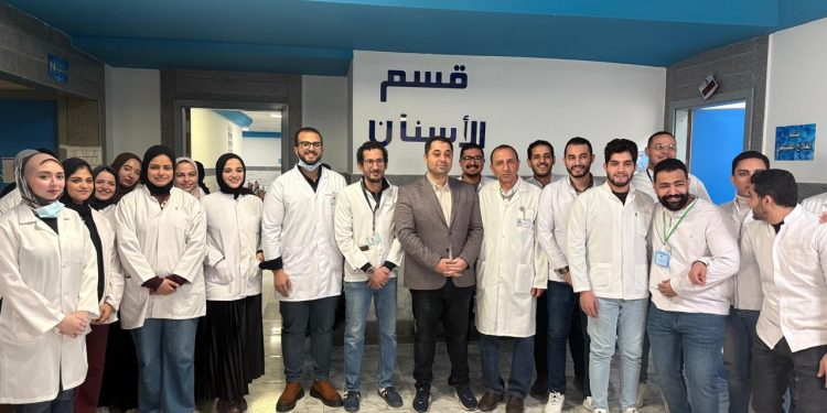 مدير مستشفي بني سويف التخصصي وفريق العمل
